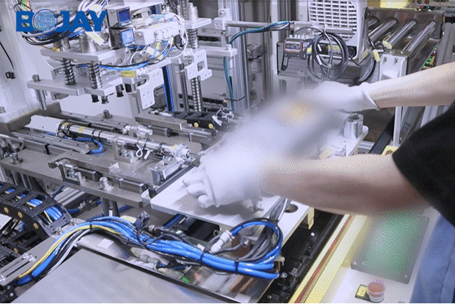 博坤機(jī)電車載屏自動(dòng)組裝測(cè)試線 —— 賦能智能座艙產(chǎn)業(yè)快速發(fā)展